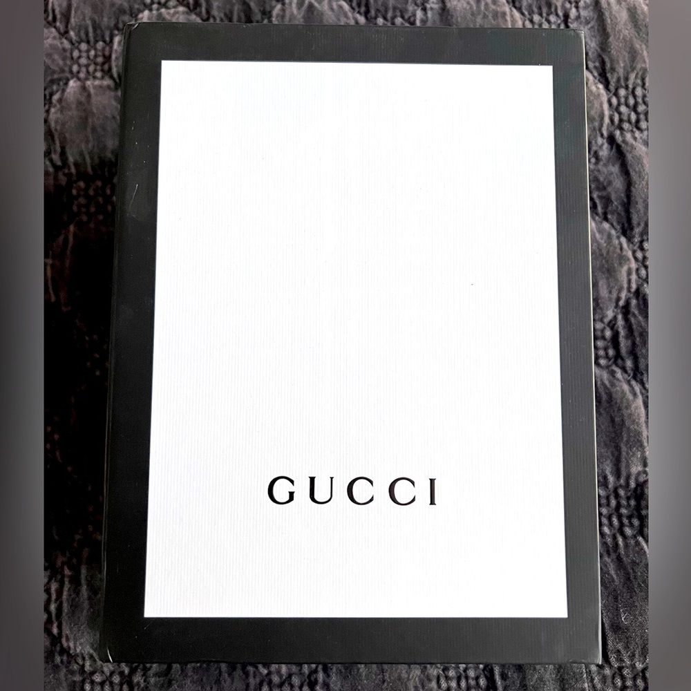GUCCI mid-sized box